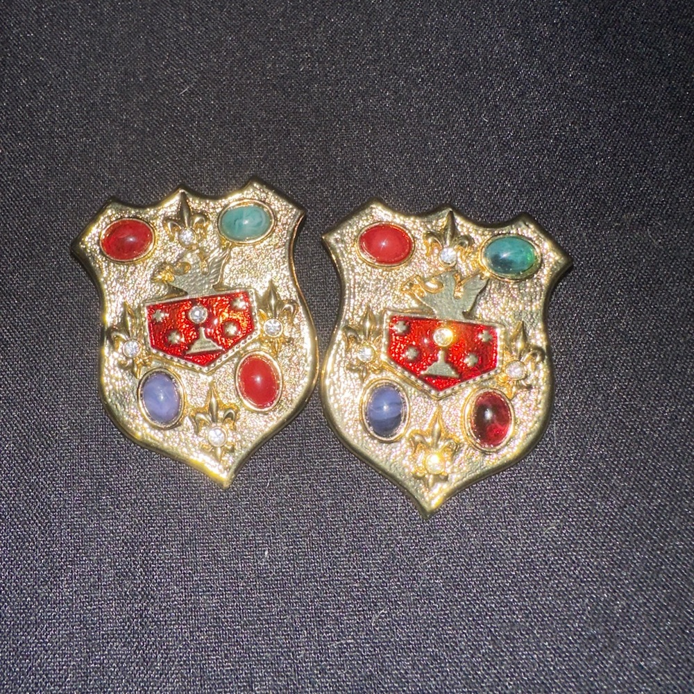 Bretagne Shield Gold Tone Metal Enamel Pin Brooch Jewelry.